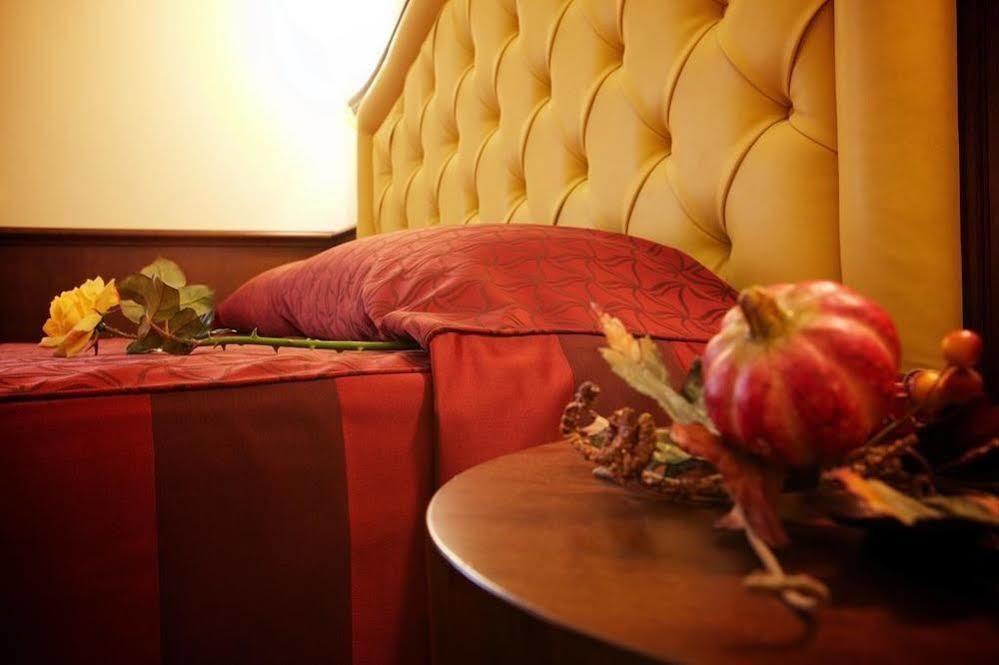 Domus Augusta Bed & Breakfast Рим Екстериор снимка